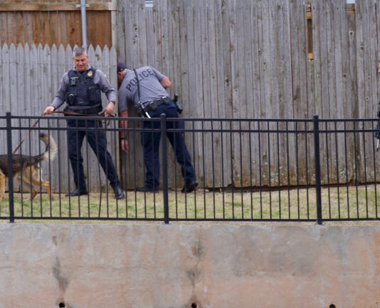 Shooting in NW metro draws Warr Acres PD, OKCPD in hunt for suspects